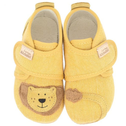 Hausschuh 4715/134 in senfgelb mit Löwenmotiv - gemütliche Pantoffeln von LIVING KITZBÜHEL