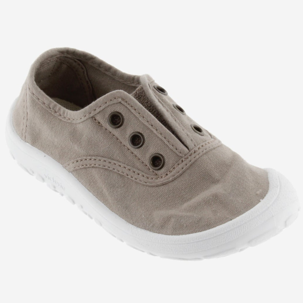 Beige Slip-On-Sneaker von VICTORIA (Artikelnummer 1370110) mit komfortablem Tragegefühl
