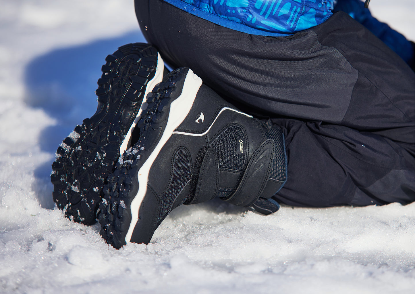 Detailed view of the adjustable laces and high-quality construction of VIKING GORE-TEX Stiefel BEITO WARM - schwarz winter boots