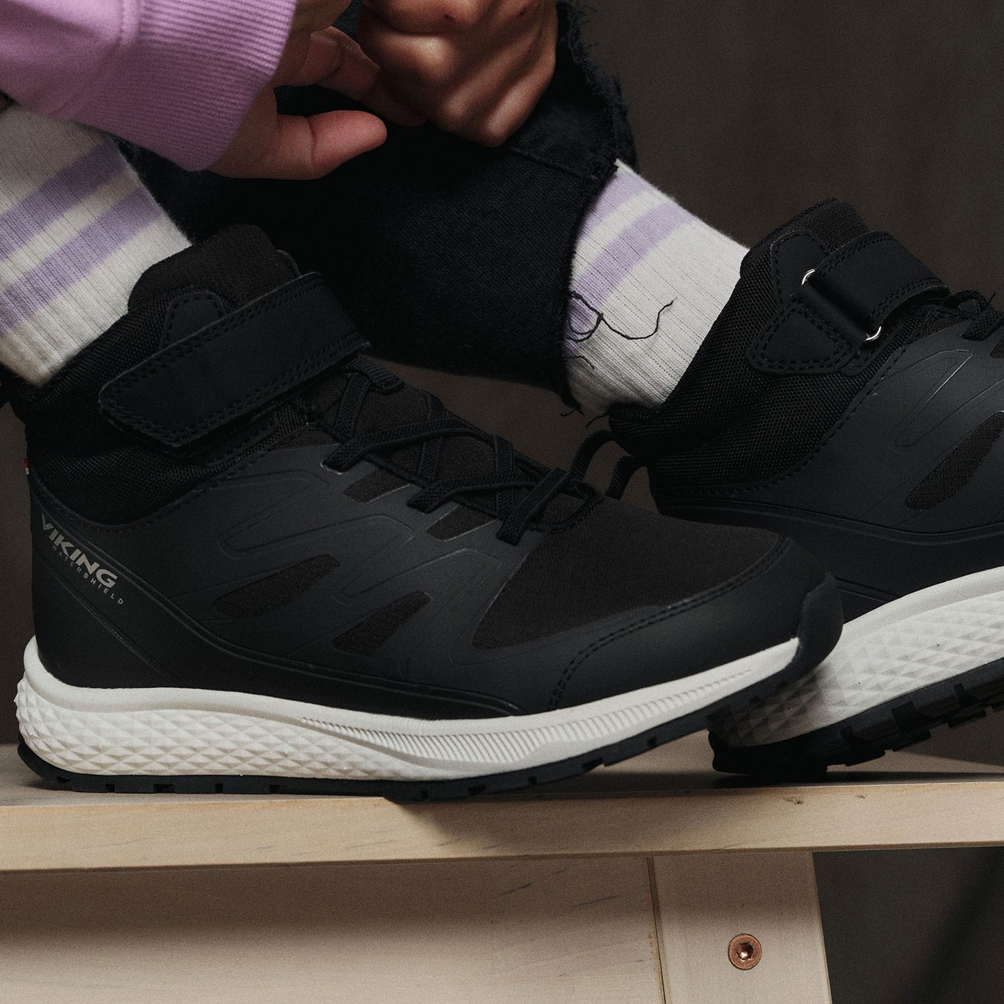 VIKING TEX Knöchelschuh EQUIP MID WP 1V - schwarz - A high-performance and waterproof black ankle shoe for outdoor activities