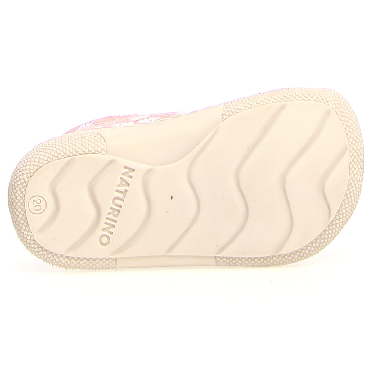 Pair of NATURINO Barfußschuh Halbschuh AMUR - rosa / Gänseblümchen displayed on grass