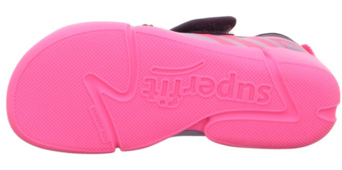 Nahaufnahme des SUPERFIT Hausschuh VENTI 6702-85 in lila und pink, mit bequemer Passform und ansprechender Farbgestaltung