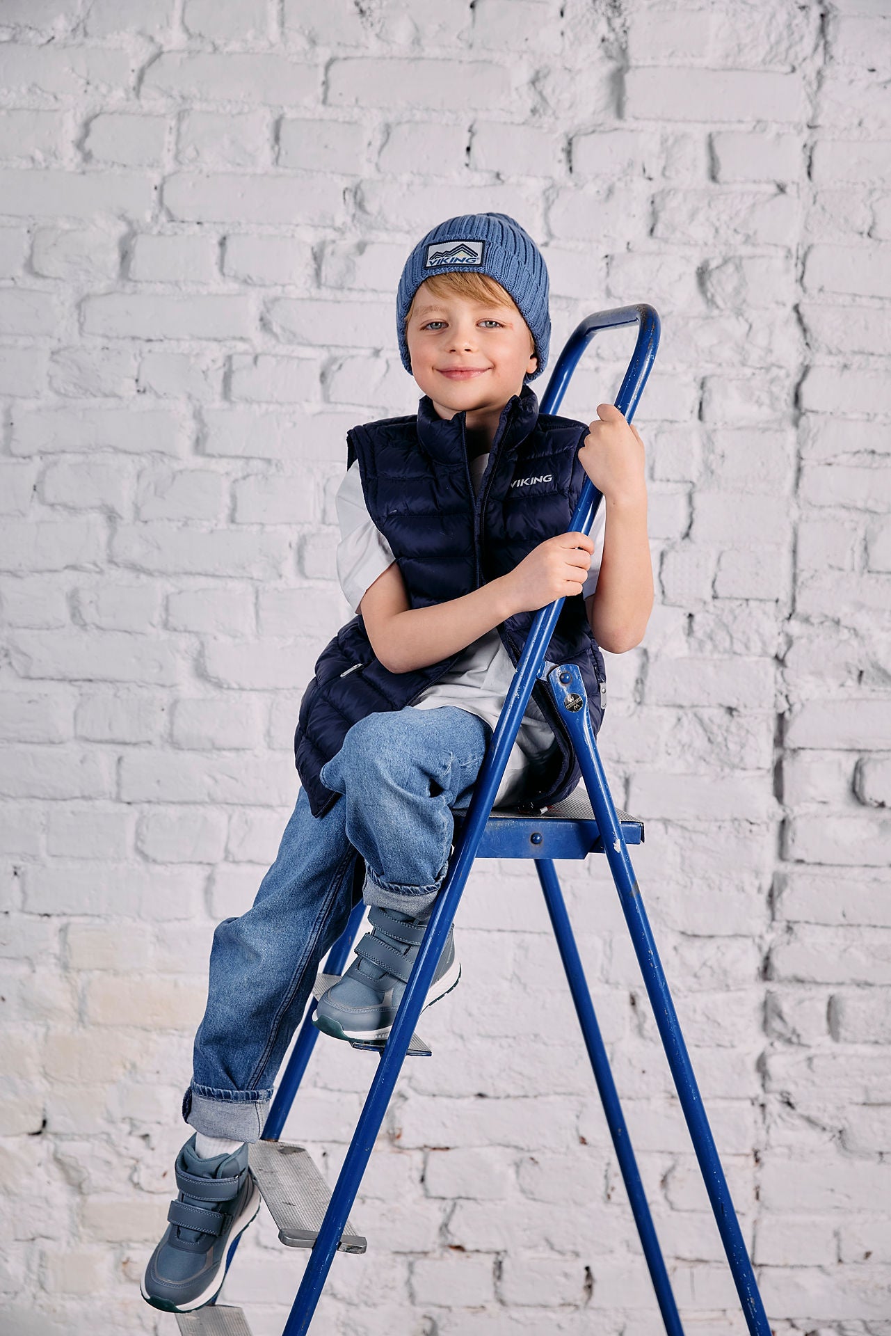 VIKING TEX Knöchelschuh EQUIP GLOW WP 2V in rauchblau, wasserdichter und strapazierfähiger Schuh für vielfältige Aktivitäten, mit leuchtenden Details für bessere Sichtbarkeit