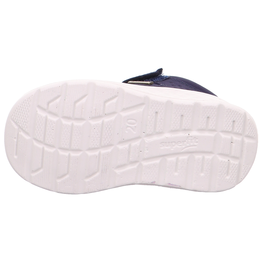 Detailed shot of the sturdy rubber outsole and traction on SUPERFIT GORE-TEX Halbschuh BREEZE 364-801