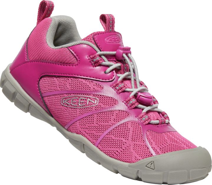 A pair of KEEN Halbschuh CHANDLER 2 CNX in fuchsia color, perfect for outdoor activities and adventures