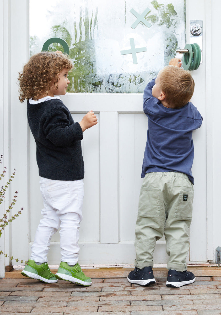 VIKING GORE-TEX Halbschuh SPECTRUM in vibrant apfelgrün color, a high-quality and waterproof outdoor shoe