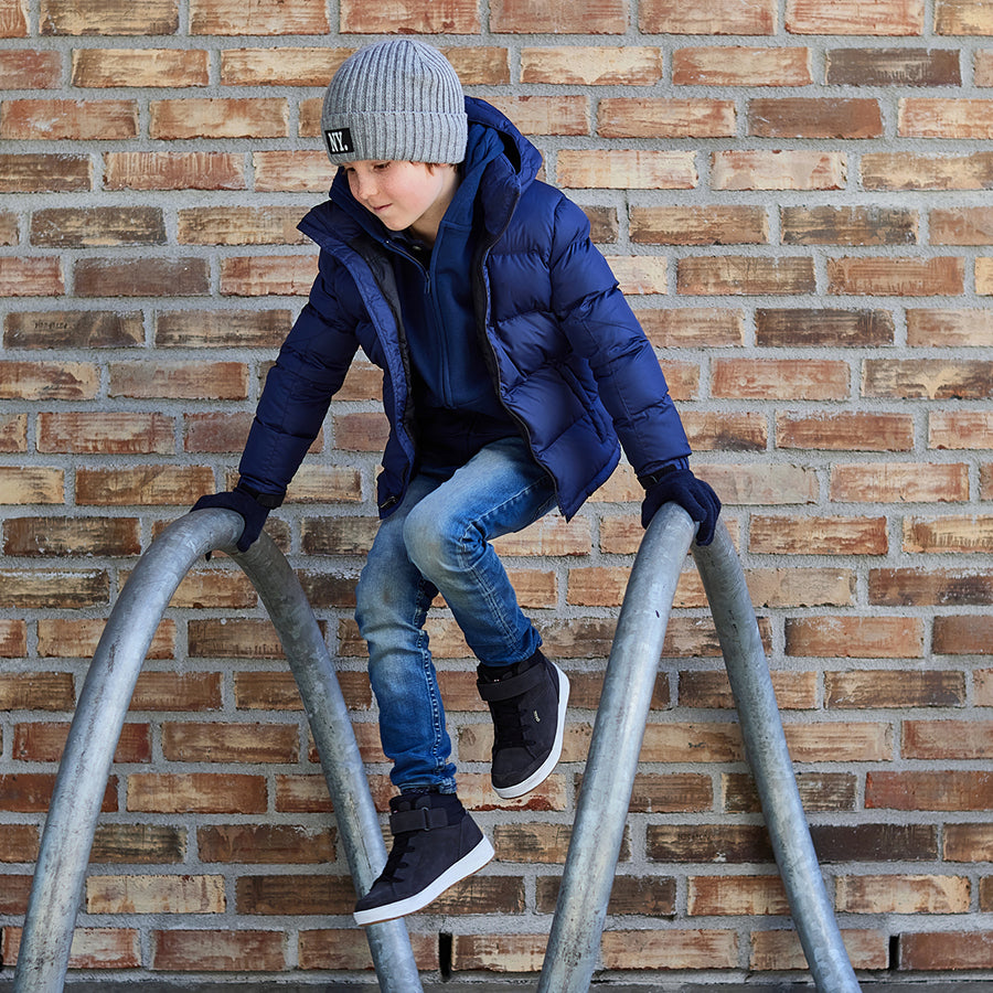 Black VIKING GORE-TEX Knöchelschuh EAGLE MID WARM GTX shoe with ankle support