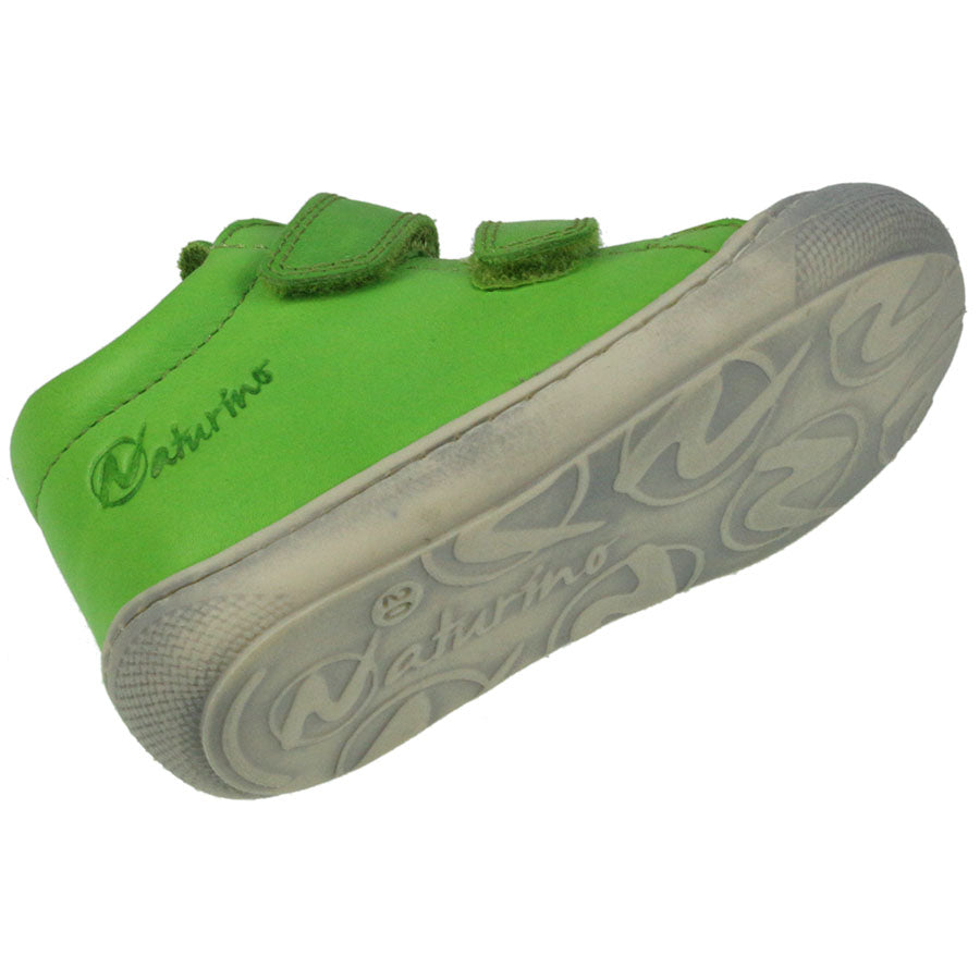 Children's casual shoe in vibrant apfelgrün color by NATURINO