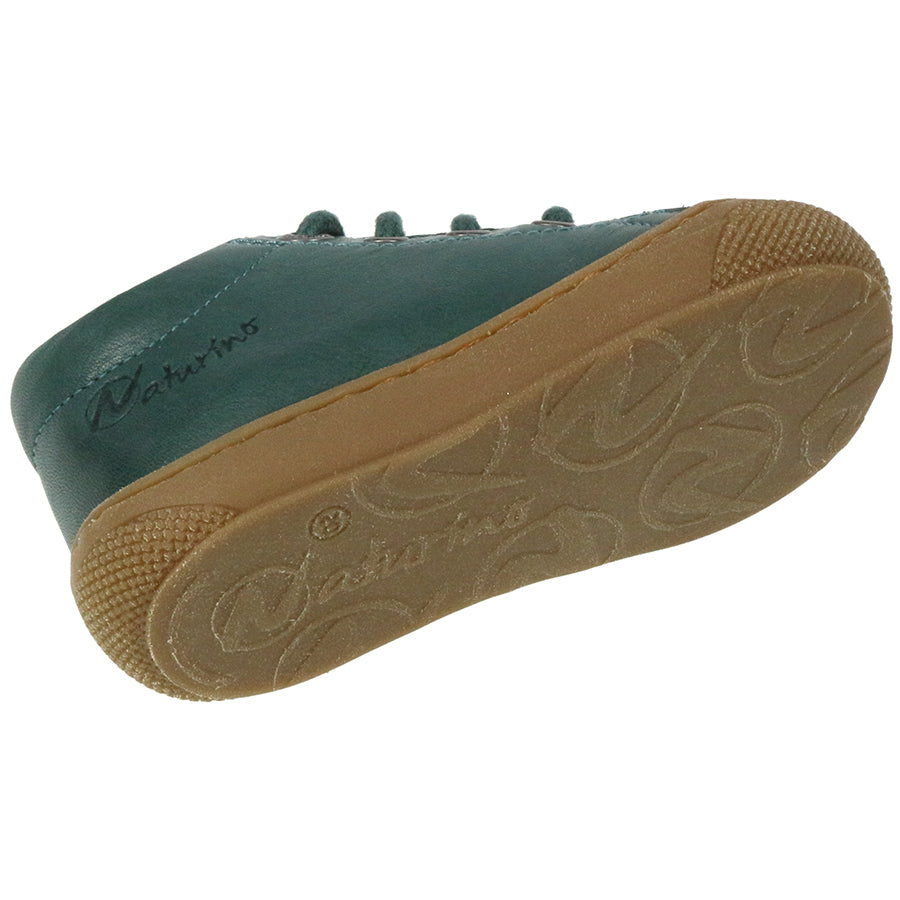 High-quality tannengrün shoe with secure laces for everyday wear