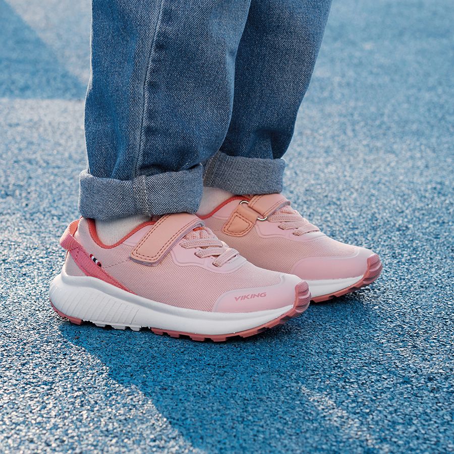 VIKING Halbschuh AERY DAL LOW in pink and salmon color, a comfortable and stylish shoe perfect for outdoor activities