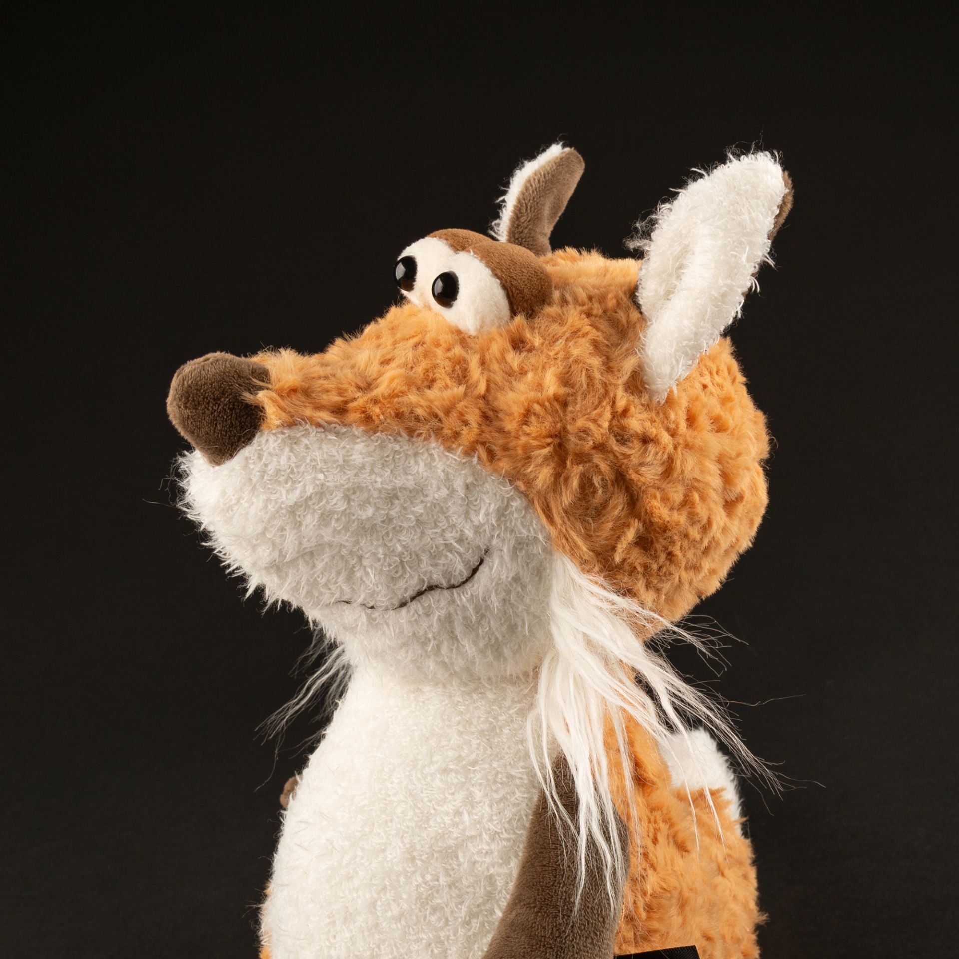 Close-up auf die liebevollen Details und Texturen des Sigikid Penny Pincher mit seinem charmanten Aussehen