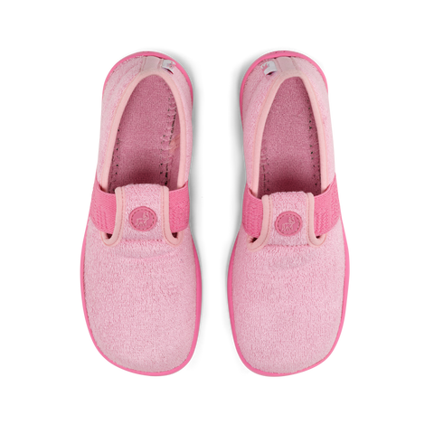 Nachhaltige Hausschuhe für Kinder mit buntem Regenbogenmuster