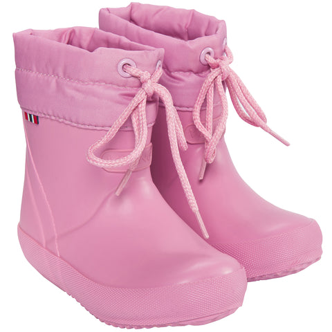  Close-up of the durable and waterproof lavender rain boots 