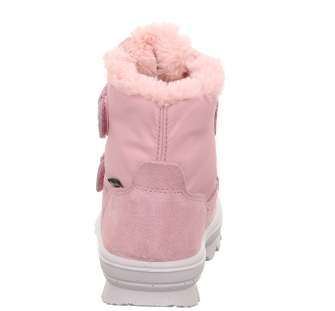 Rückansicht eines rosa SUPERFIT Stiefs Flavia mit flauschigem Kragen und weißer Sohle.