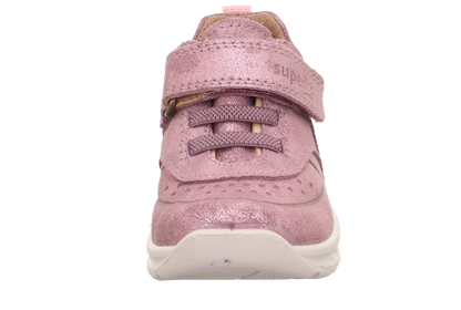 Lila Wanderschuh mit rutschfester Sohle und wasserdichter GORE-TEX-Membran