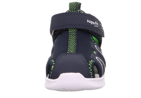 Ideal für aktive Kinder: Die robuste SUPERFIT Halbsandale WAVE 478-805