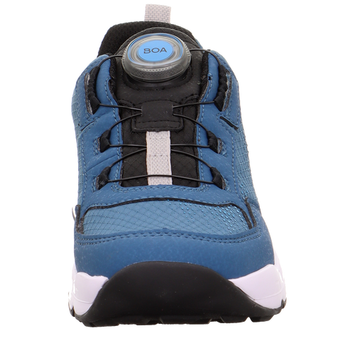 Vorderansicht des SUPERFIT Halbschuh 569-801 - marineblau, BOA-Verschluss, blaues Mesh-Obermaterial.