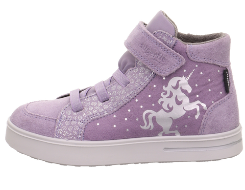 Seitansicht des lilafarbenen SUPERFIT Sneaker STELLA 811-851 mit Einhorn-Motiv, Klettverschluss.