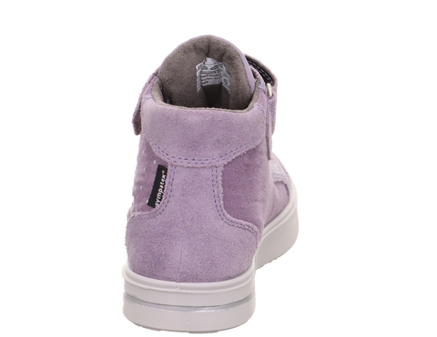 Rückansicht des SUPERFIT Sneaker STELLA 811-851, lila Velours, weiße Sohle.