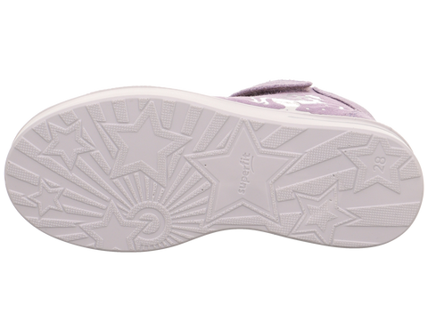 SUPERFIT Sneaker Stella 811-851 - Unterseite; lilafarbenes Obermaterial, weiße Sohle mit geometrischem Profil.