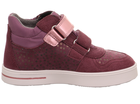 Seitenansicht des SUPERFIT Schuh STELLA 816-500 Beere/Rosa; dunkelrotes Obermaterial, pinker Klettverschluss, weiße Sohle