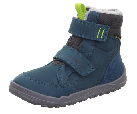 Seitenansicht des SUPERFIT Stiefel WALDERI 913-80 petrolblau, mit Klettverschluss und grauer Sohle.