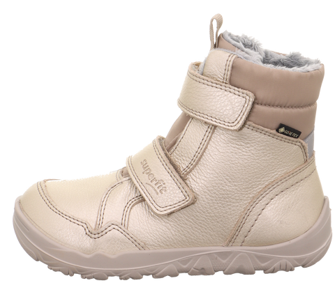 Seitenansicht des SUPERFIT Stiefels WALDERI 913-970 in Beige/Gold mit Fellfutter und Klettverschluss.