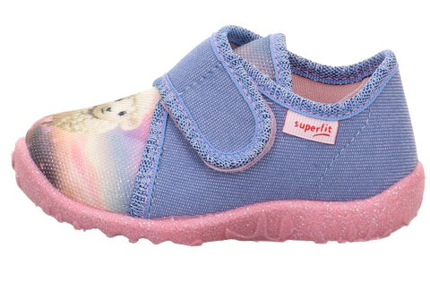 Detailaufnahme eines SUPERFIT Hausschuh SPOTTY 9254-844, Jeansblau mit pinker Sohle und Klettverschluss.