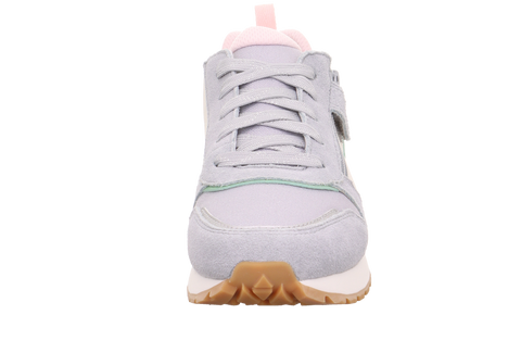 Vorderansicht eines SUPERFIT Halbschuh DASH 9562-100 in hellblau/lila; graue Schnürsenkel, pinker Innenrand, mintgrüne Sohle.