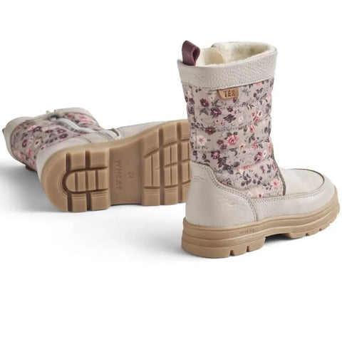Schuhe: zwei hellgraue WHEAT KOA WF691-02 Stiefel mit Blümchen-Muster, beigebraune Sohle, Seiten- und Detailansicht