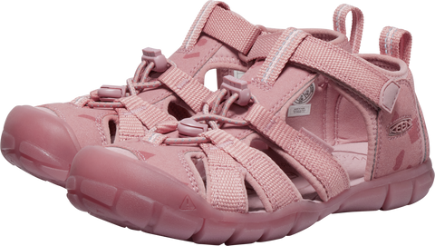 KEEN Halbsandale SEACAMP II CNX - altrosa on a child's foot