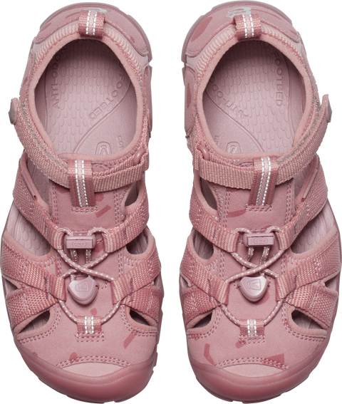 KEEN Halbsandale SEACAMP II CNX - altrosa in outdoor setting