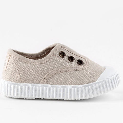 VICTORIA Slip-On-Sneaker HIELO 106627 - beige - Damenschuhe aus beigem Stoff, flache Sneaker mit rutschfester Gummisohle, bequeme Slip-On-Schuhe mit heller Farbe und modernem Design