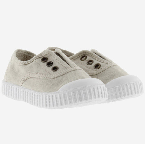 Modische Slip-On-Sneaker in Beige mit rutschfester Sohle und angenehmem Tragekomfort, ideale Damenschuhe für den Alltag, trendige Schuhe in heller Farbe