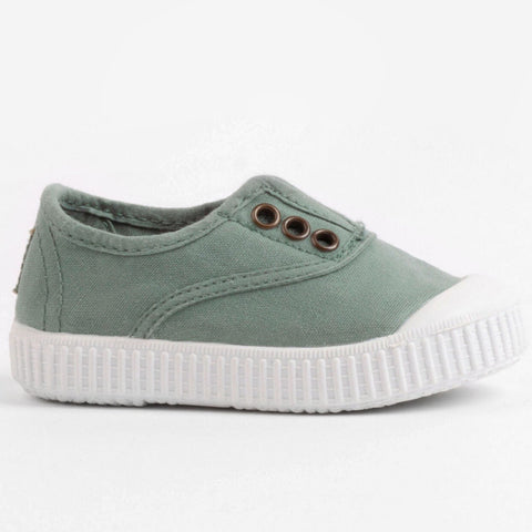 
Victoria Slip-On-Sneaker JADE 106627 - jade in grüner Farbe mit weißer Sohle und elastischem Einstieg