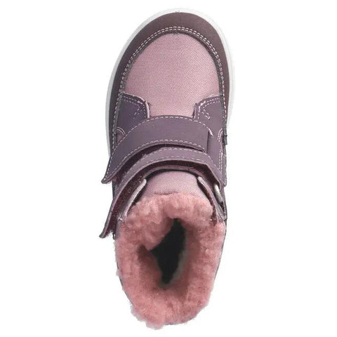 Obere Ansicht: Ricosta Stiefel Lunea in Flieder/Lila, zwei Klettverschlüsse, rosa Innenfutter sichtbar.