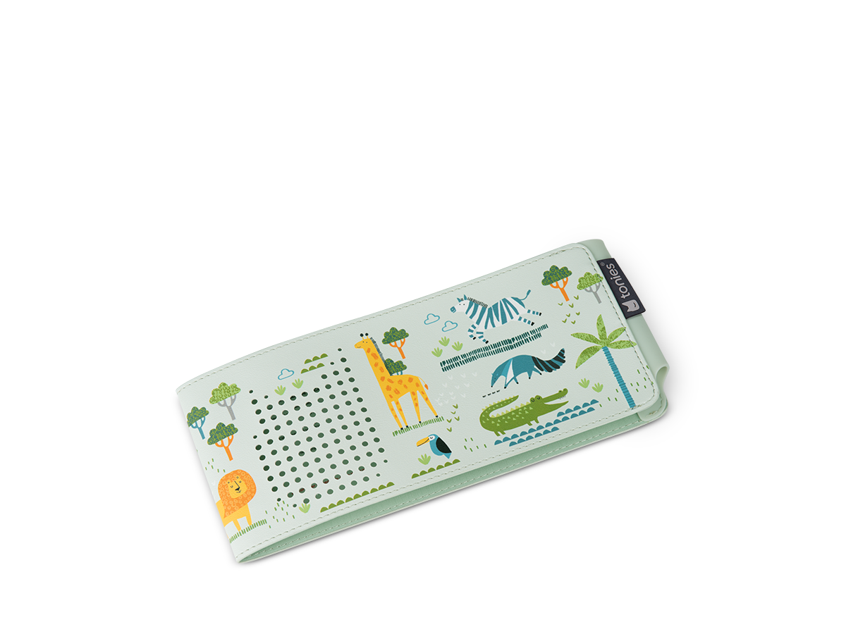 Flexibel und einfach anzuziehen, bleibt die Dschungel Safari Hülle sicher an Ort und Stelle während des Spielens