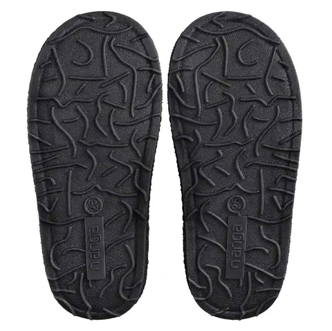 Robuster NANGA Hausschuh in Dunkelblau, hergestellt aus 100% Bio-Schurwolle, mit rutschfester Kautschuksohle und kuscheliger Filzinnenmaterialien