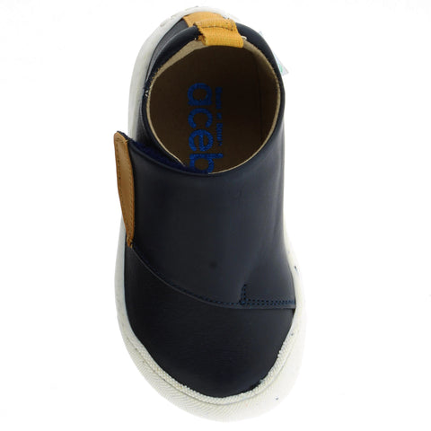 Detail of the adjustable strap and cushioned insole in ACEBO'S Barfuß Halbschuh 1376 VE - navy / zimt