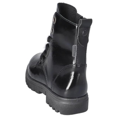 Rückansicht des Ricosta TEX Stiefel SURI; schwarzes Glattleder, Schnürung sichtbar, grobe Profilsohle.