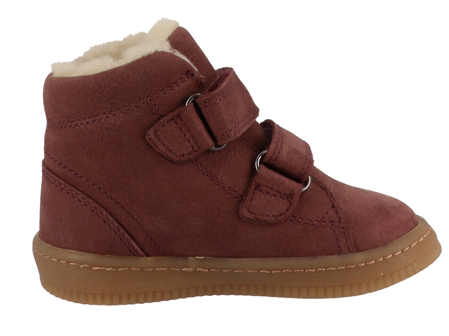 Nahaufnahme des Bordeaux-farbenen Barfußschuhs mit sichtbaren Nähten und angenehmer Passform für Barfußlaufen