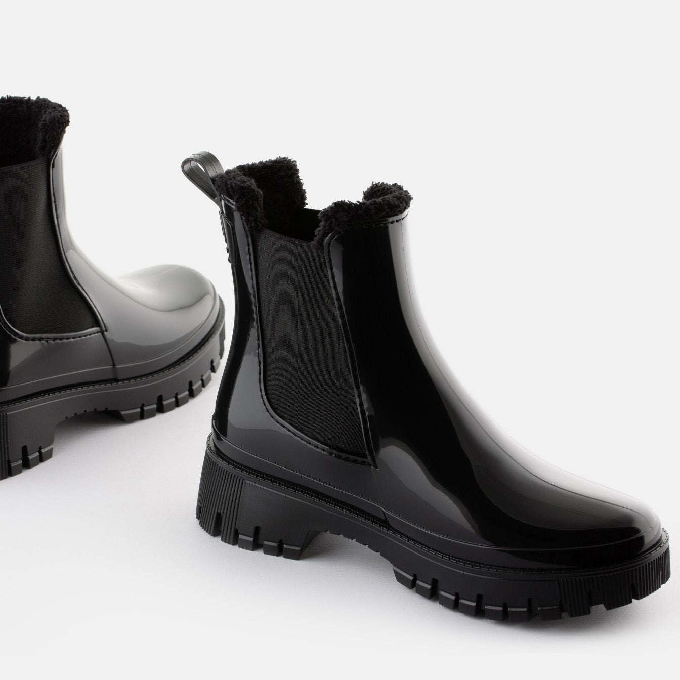 Vorderansicht der wasserfesten Gummistiefel COLDEN BLACK in Schwarz für Damen