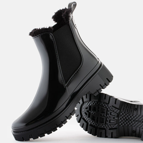 Seitenansicht der robusten schwarzen Gummistiefel COLDEN BLACK von LeMON JELLY