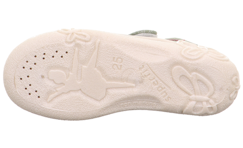 Unteransicht des SUPERFIT Hausschuhs BELINDA 288-703, cremefarbene Sohle mit Perforationen und Logo.