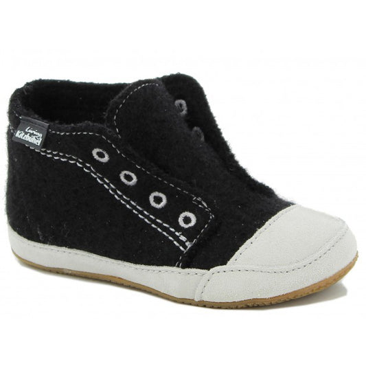 Hüttenschuh Hausschuh 2238/900 schwarz from LIVING KITZBÜHEL, a comfortable black slipper 