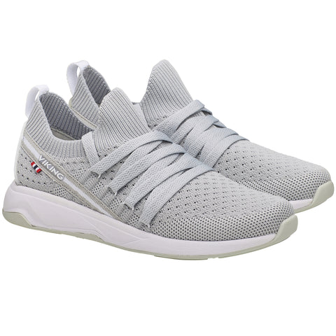 Side view of the VIKING Halbschuh ENGVIK - hellgrau highlighting the stylish design and supportive heel counter