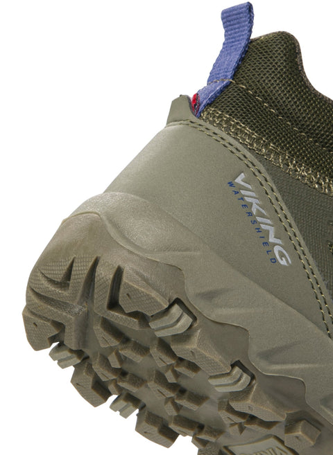 Wasserdichter Knöchelstiefel in Olivgrün, ideal für Outdoor-Aktivitäten bei wechselhaften Wetterbedingungen