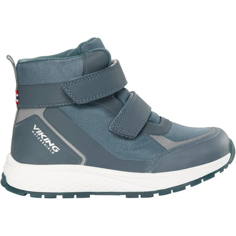 Seitenansicht des rauchblauen Viking TEX Knöchelschuh EQUIP GLOW WP 2V mit Klettverschluss, Mesh-Obermaterial und weißer Sohle.