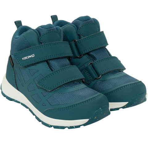 Detailaufnahme der Vorderseite der Viking VEME MID GTX petrol Schuhe; tealfarbenes Obermaterial mit Klettverschlussriemen
