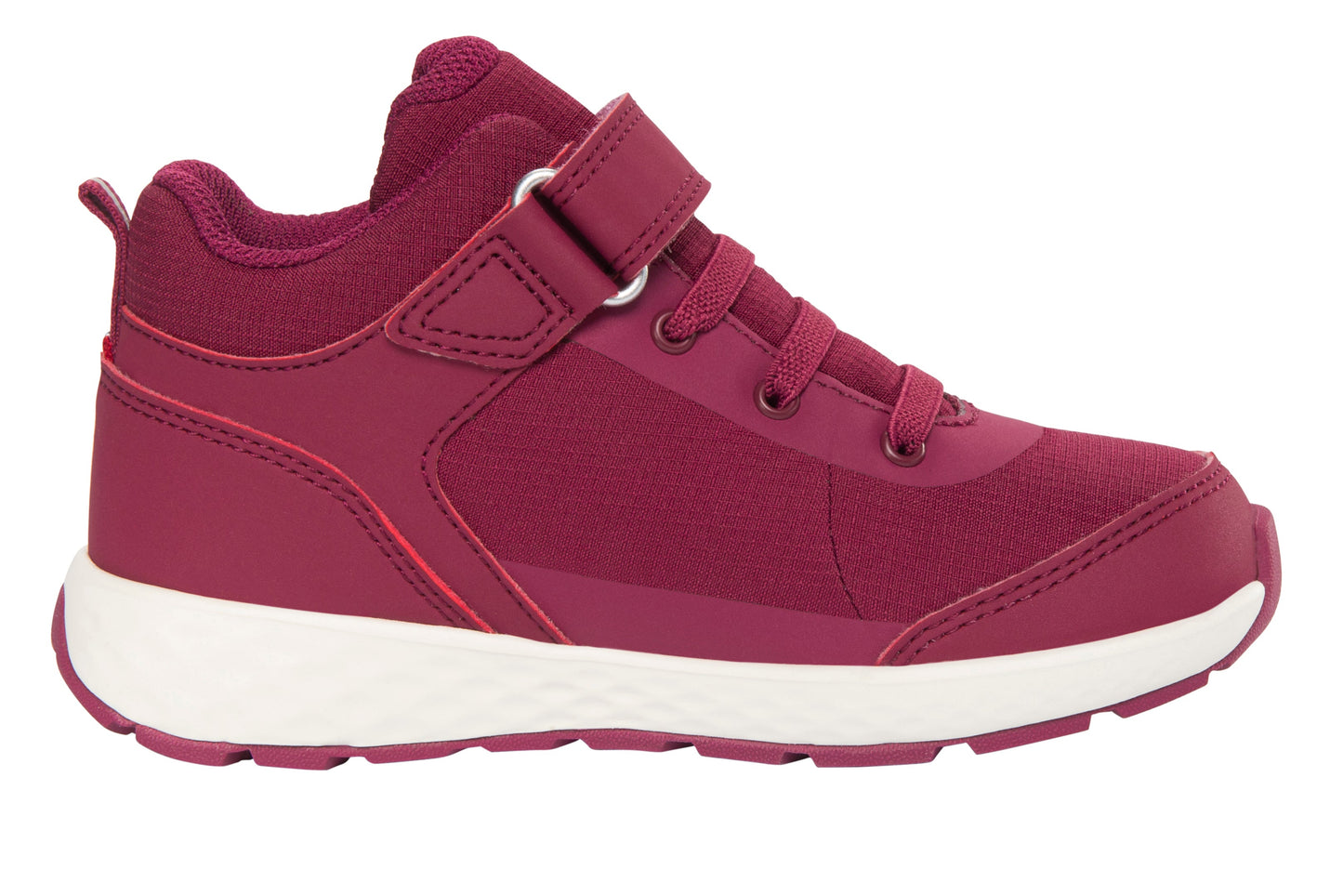 Robuster Halbschuh aus beerefarbenem Material mit Gore-Tex-Technologie für optimalen Wetterschutz